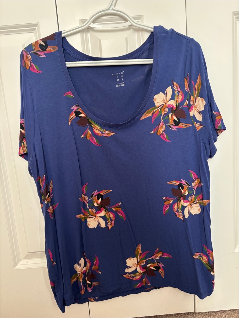 Target Blue Floral Scoop Neck Tee with Pink and Cream Accents XL